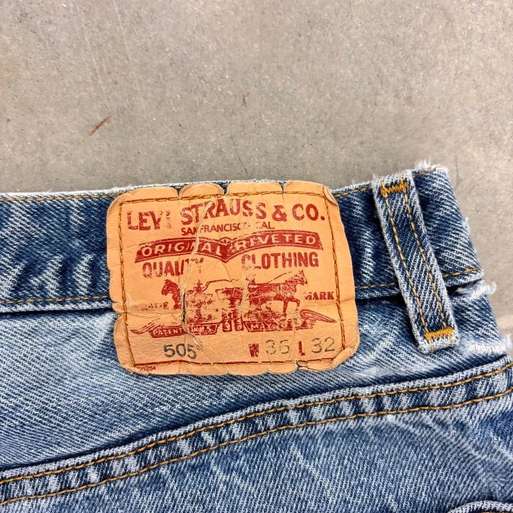 Vintage 2000s Levi's 505 Distressed Regular Fit Straight Leg Jeans